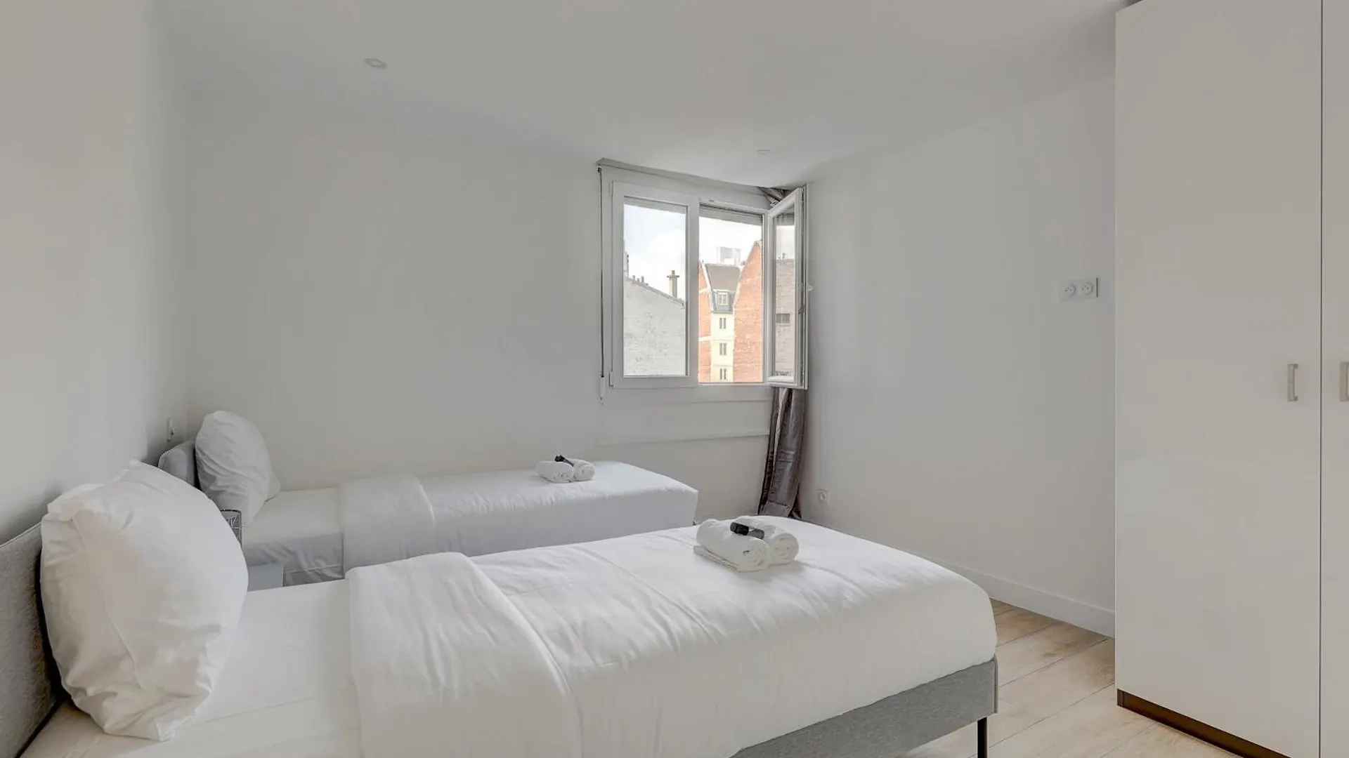 Sublim And New Apartment In Buttes-Chaumont Παρίσι